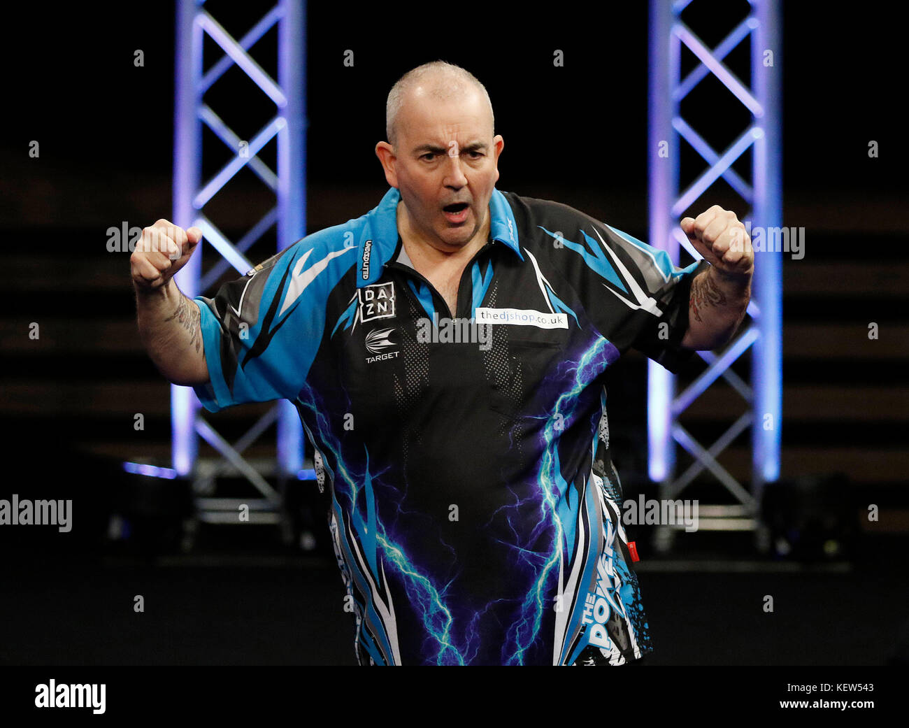 Düsseldorf, Deutschland. Oktober 2017. World Series of Darts, Deutsche Meister am 21. 10. 2017 in der Castello - Arena in Düsseldorf Halbfinale Phil TAYLOR (The Power ) (eng ) freut sich Ÿber seinen Sieg im Halbfinale Foto: Norbert Schmidt, Düsseldorf Quelle: norbert schmidt/Alamy Live News Stockfoto