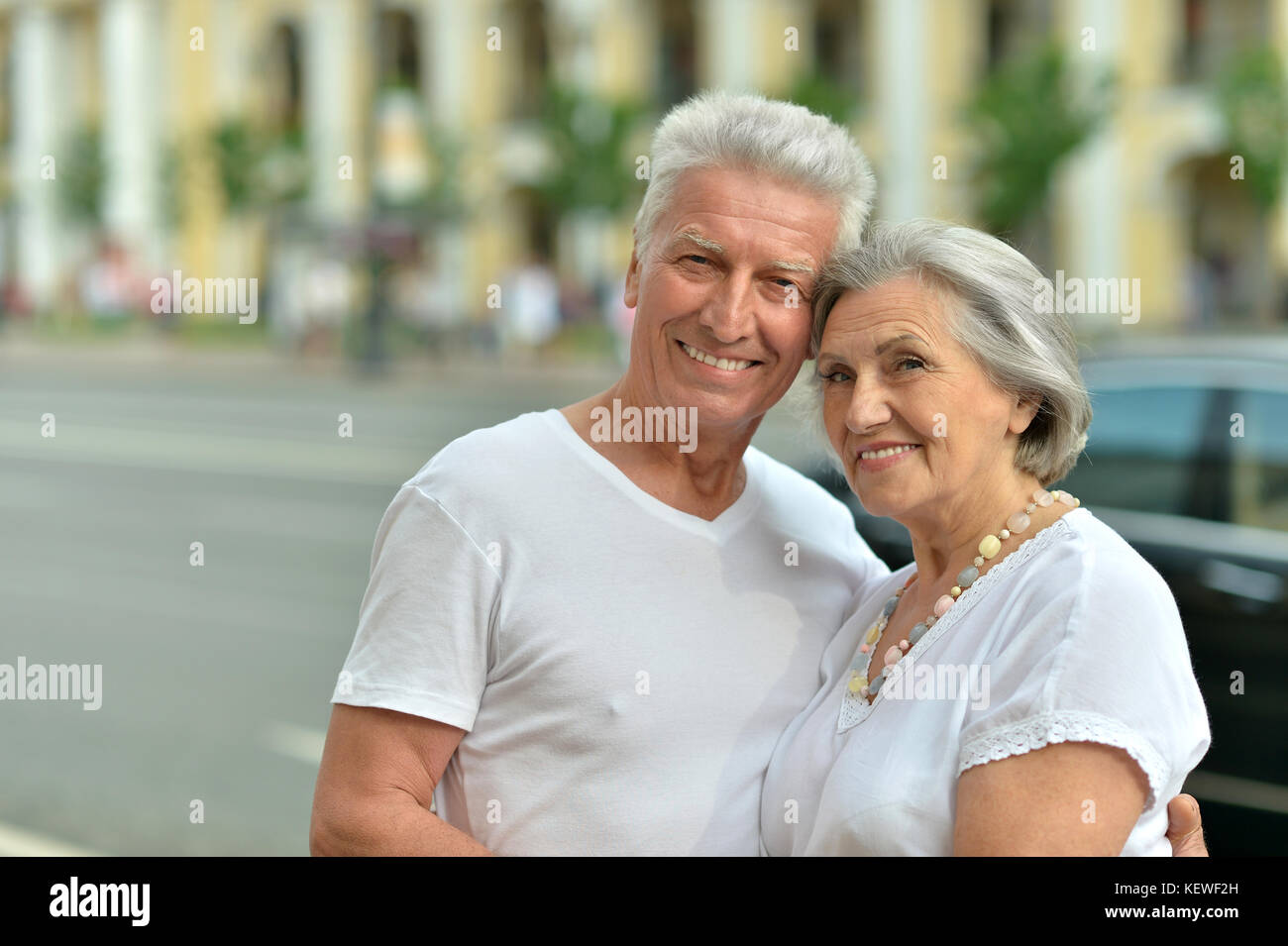 gerne älteres Paar im freien Stockfoto