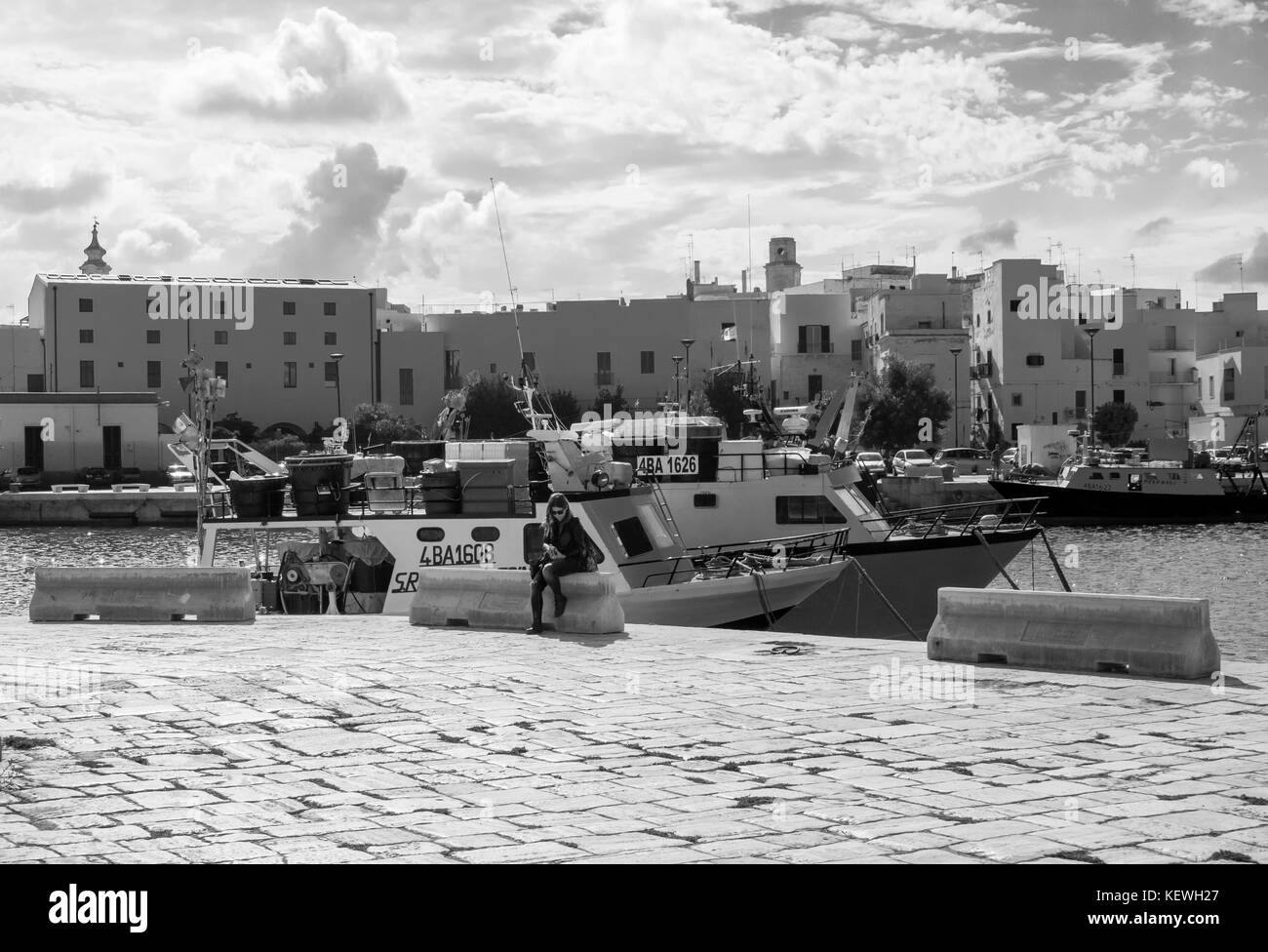 Livorno (Italien) - Eine weiße Stadt am Meer mit Port, Provinz Bari, Apulien, Süditalien Stockfoto