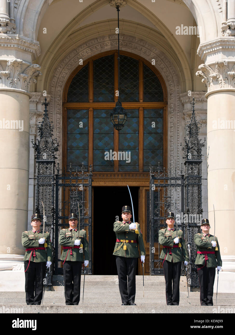 Vertikale Ansicht von der Wachablösung in Budapest. Stockfoto