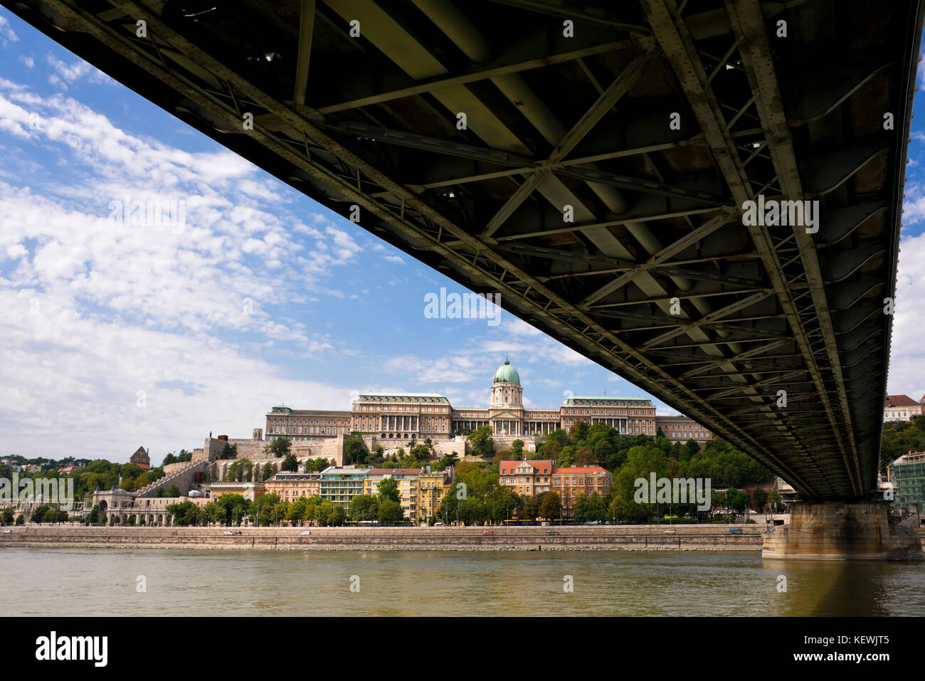 Horizontale Ansicht der Burg von Buda in Budapest. Stockfoto