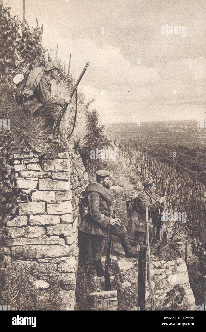 Dieses Foto zeigt eine deutsche Infanterie-Patrouille während des Ersten Weltkriegs, die in den Vogesen operierte. Die Patrouille war Teil militärischer Operationen in der Region, die für die Westfront des Konflikts von entscheidender Bedeutung waren. Stockfoto