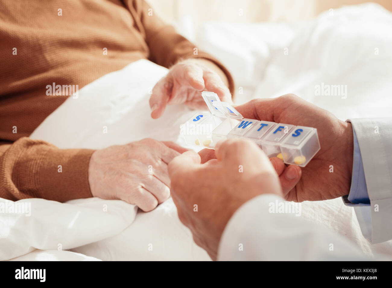 Nahaufnahme der Box aus Kunststoff für Tabletten Stockfoto