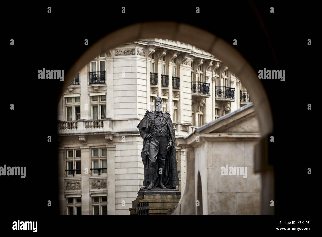Statue von Spencer Compton, 8. Herzog von Devonshire, Horse Guards Avenue Whitehall in London Die Hauptstadt von England Stockfoto