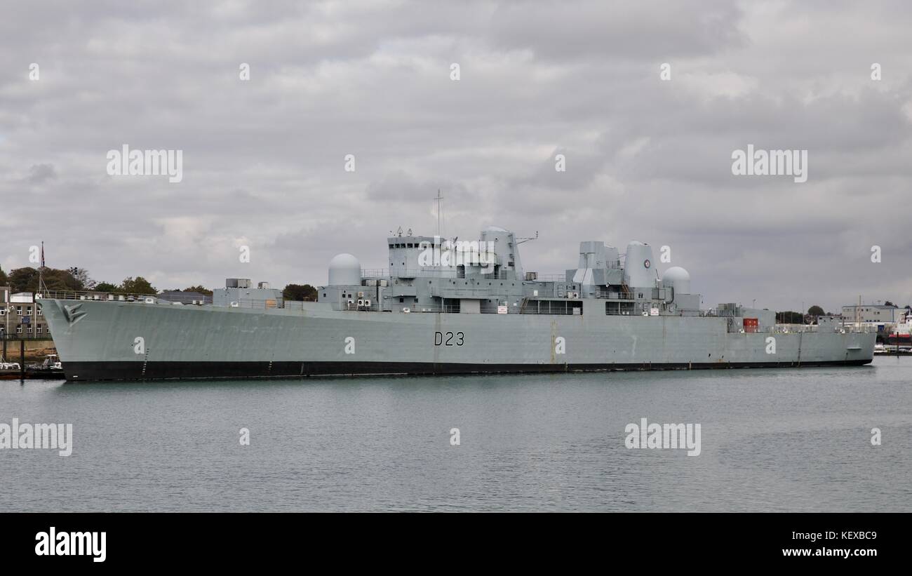 HMS Bristol (D23) in Portsmouth Navel Base Stockfoto