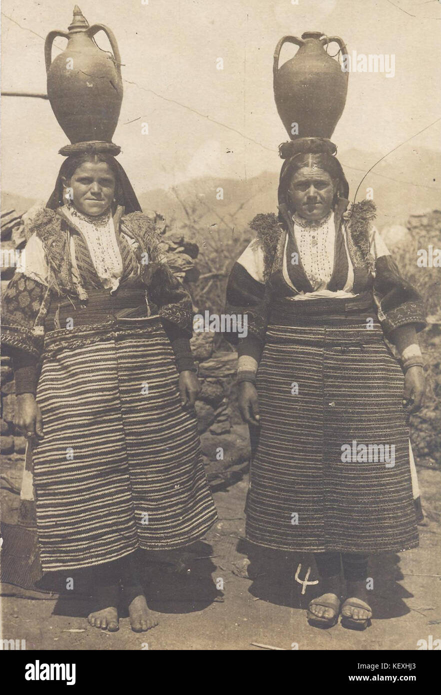 1735 K 1 345 33 bulgarische Frauen, 1918 Stockfoto