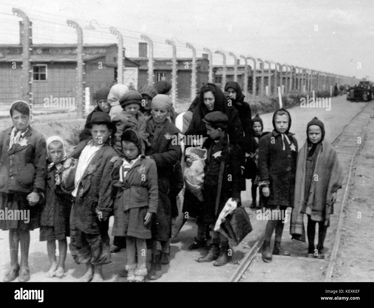 Birkenau jüdische Mütter und ihre Kinder zu Fuß in die Gaskammern Stockfoto