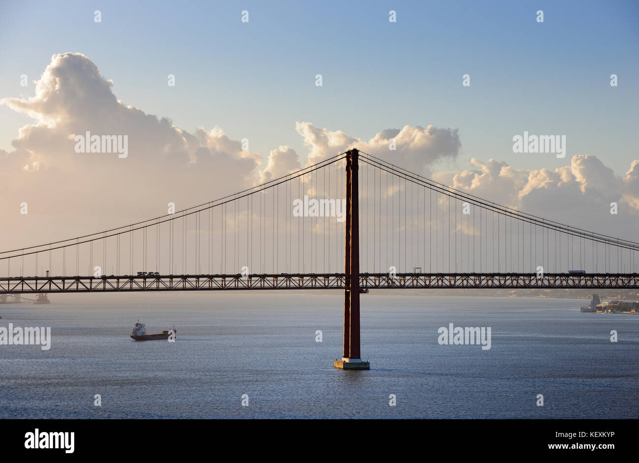 25 de Abril Brücke und den Fluss Tejo, Lissabon, Portugal Stockfoto