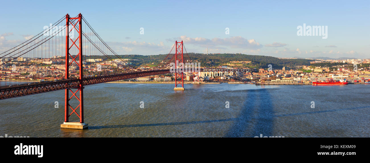 25 de Abril Brücke und den Fluss Tejo, Lissabon, Portugal Stockfoto