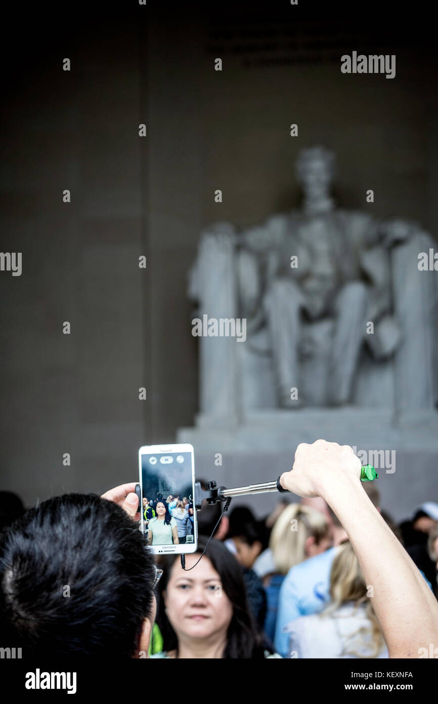 Touristen fotografieren am Lincoln Memorial, Washington DC, USA Stockfoto