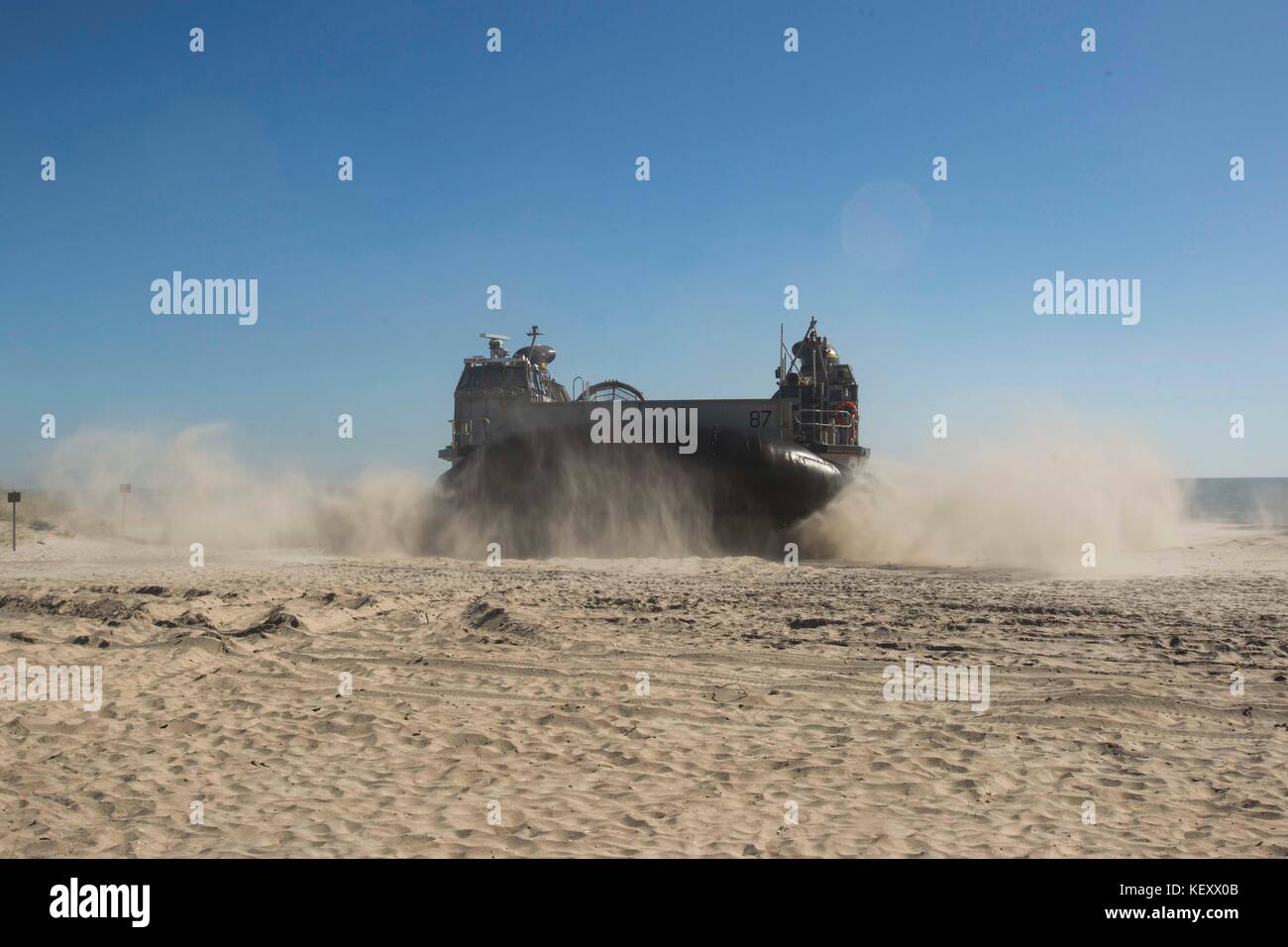 Eine Landing Craft air cushion startet ein Strand ein Strand on-load Schulung Betrieb Stockfoto