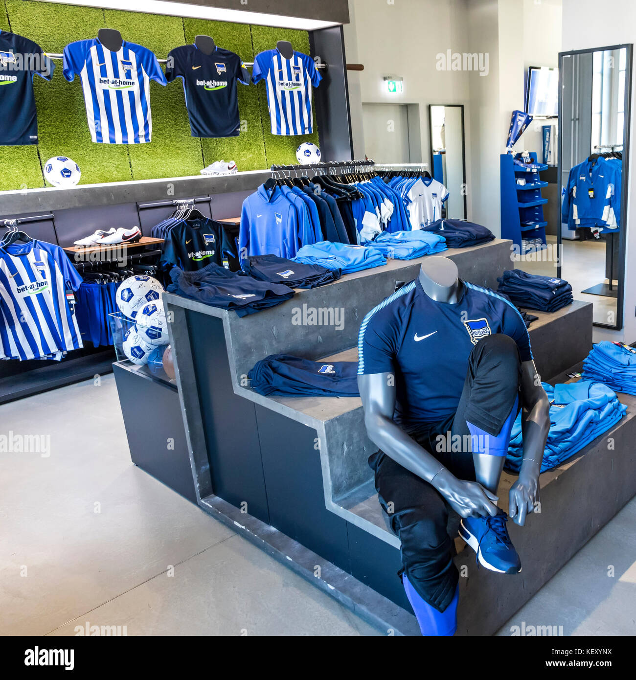 Hertha BSC Fanshop in der Hanns-Braun-Straße in Berlin Stockfoto Hertha BSC Fanshop in der Hanns-Braun-Straße in Berlin Stockfoto