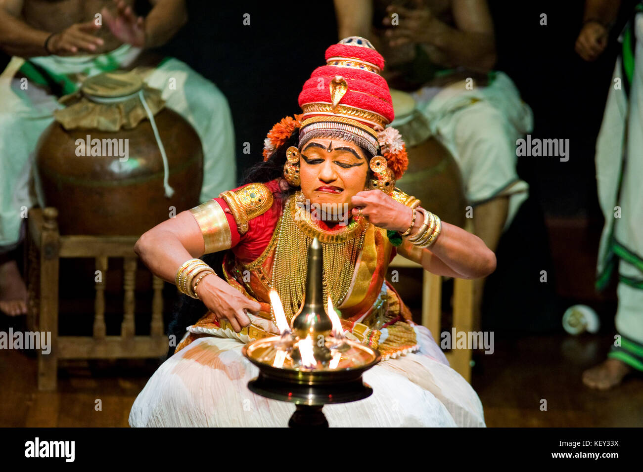 Akrura's Reise - eine Nangiar Koothu Leistung. Es beschreibt Akrura's Reise nach Vrindavan Krishna und Balarama zu treffen und sie bringen über zu Mathur Stockfoto