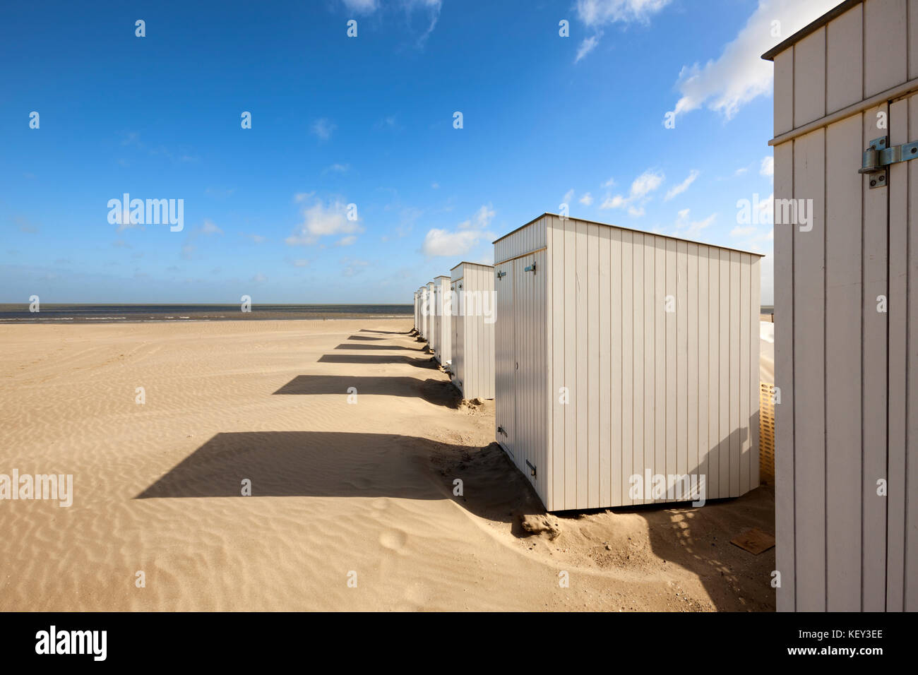Kabinen am Strand von Knokke - Heist, belgische Nordsee Küste Stockfoto