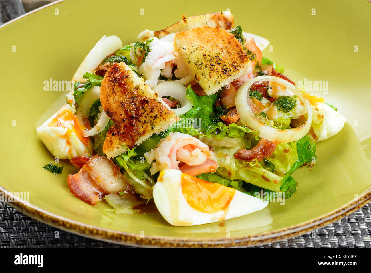 Koreanische Salat mit Ei und Meeresfrüchte Stockfoto