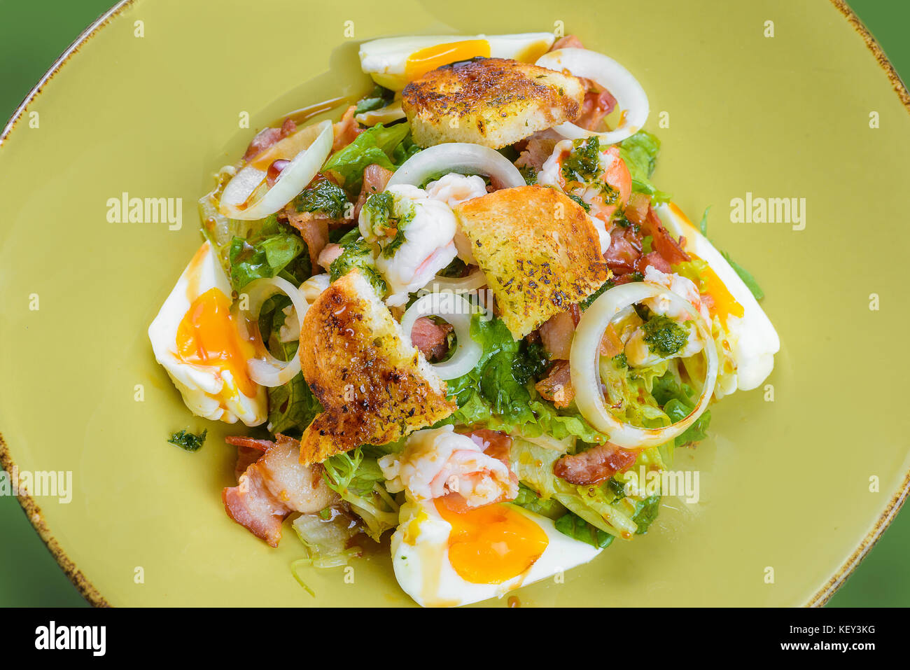 Koreanische Salat mit Ei und Meeresfrüchte Stockfoto