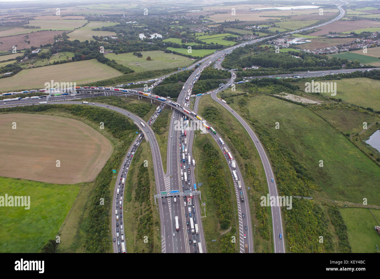 Eine Luftaufnahme anzeigen Staus an der Kreuzung 2 der Autobahn M25 London Orbital Stockfoto