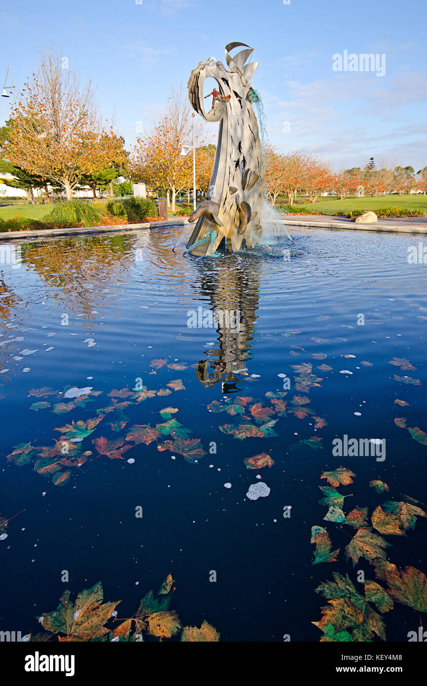 Springbrunnen von lokalen Attraktionen und Reflexion Pool der Stadt gemeinsame Rockingham western Australia Stockfoto