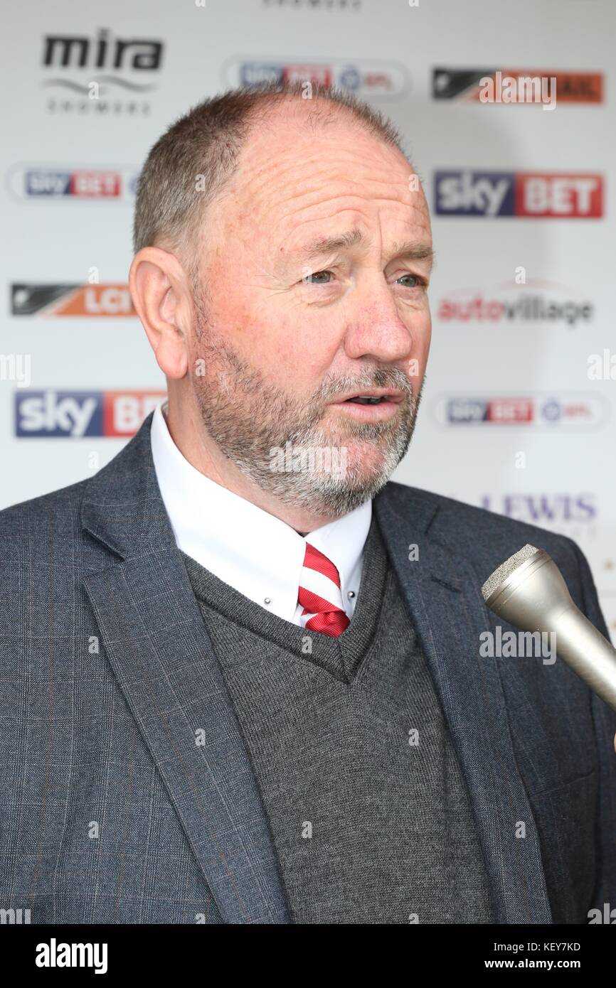 Cheltenham Town FC v Lincoln City FC an der LCI Schiene Stadium, Whaddon Straße (Sky Bet Liga zwei - 21 Oktober 2017) - Gary Johnson Bild von Antony T Stockfoto