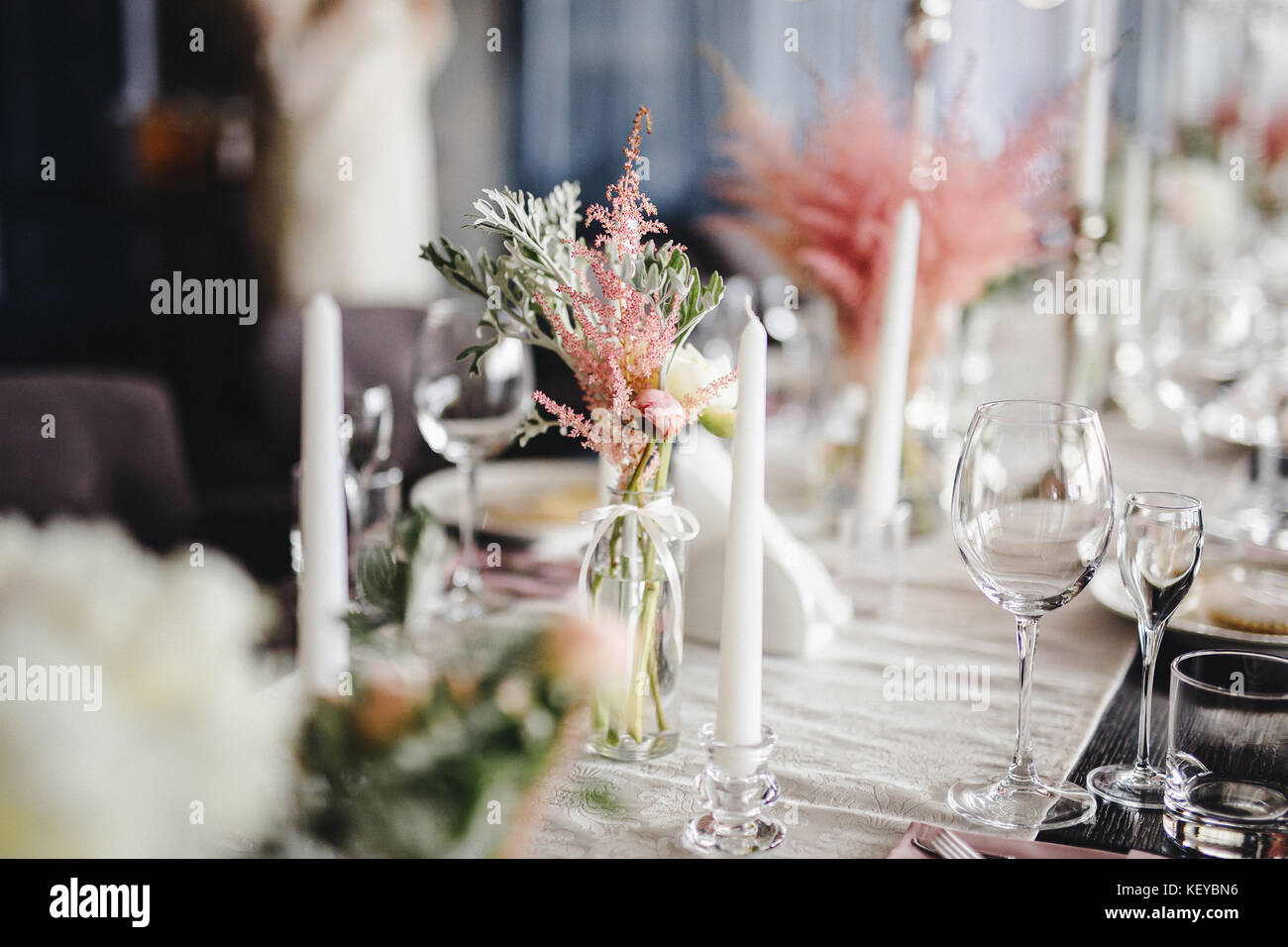 Luxus, elegante Hochzeit Empfang Tischgesteck, floralen Herzstück Stockfoto