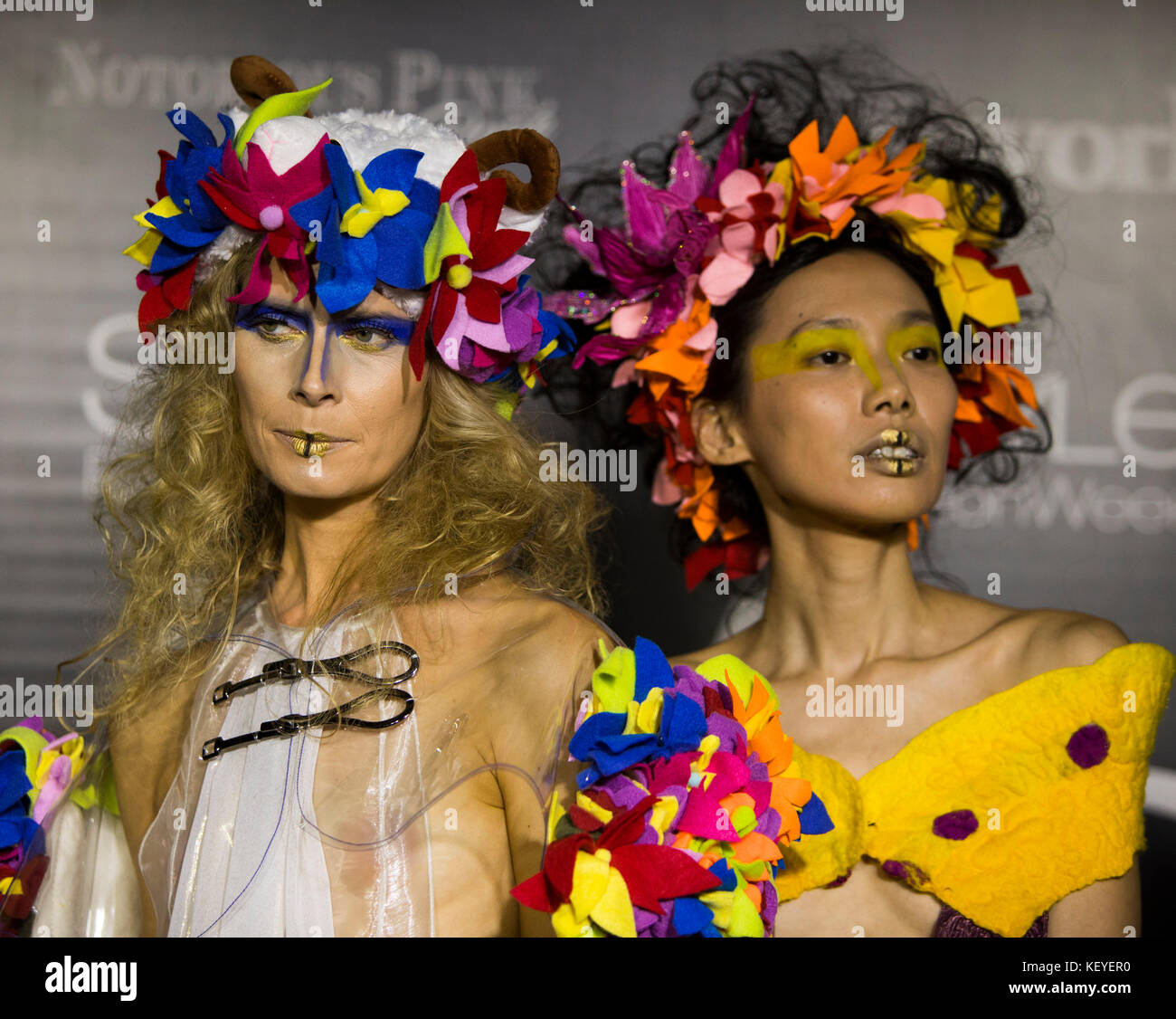 Modell auf dem roten Teppich, Style Fashion Week, Pacific Design Center, West Hollywood, Los Angeles, Kalifornien, USA Stockfoto