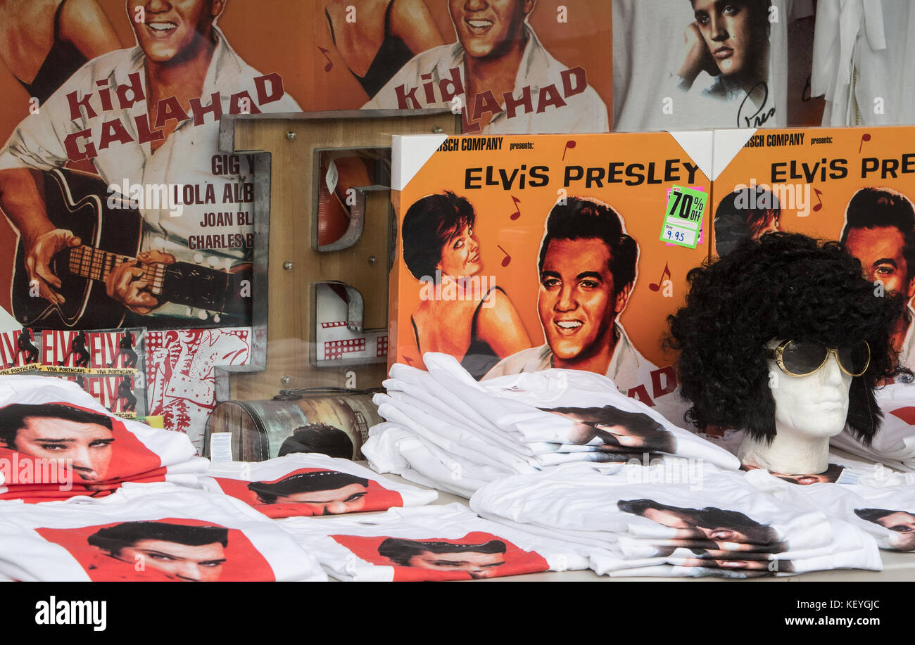 Elvis-Fans und Tribute-Künstler nehmen an dem Porthcawl Elvis Festival 2017 Teil. Die Darsteller singen beim Best Festival Elvis Competition und führen Showcases in den lokalen Pubs und Hotels auf: Atmosphäre Where: Porthcawl, Großbritannien Wann: 23 Sep 2017 Credit: John Rainford/WENN.com Stockfoto