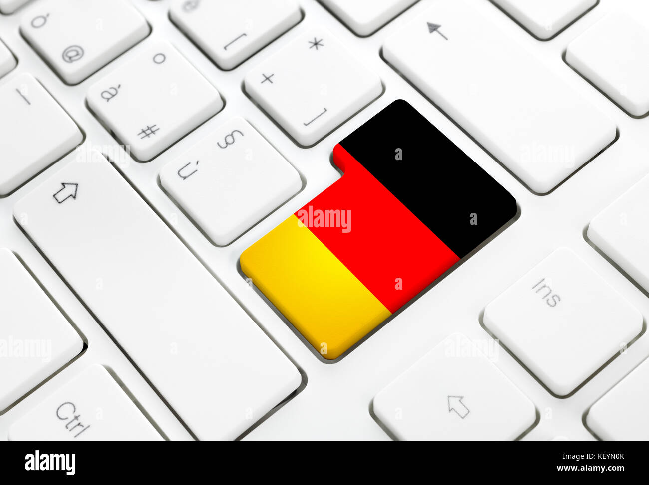 Deutsche Sprache oder deutsches Webkonzept. Taste zur Eingabe der nationalen Flagge oder Taste auf der weißen Tastatur Stockfoto