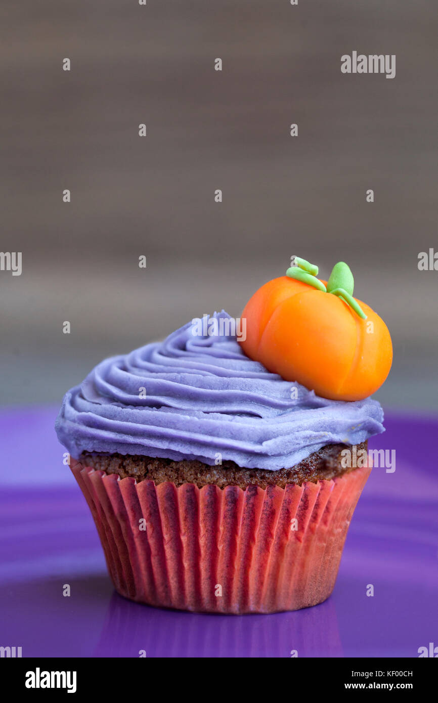 Halloween Kürbis Cupcake Stockfoto