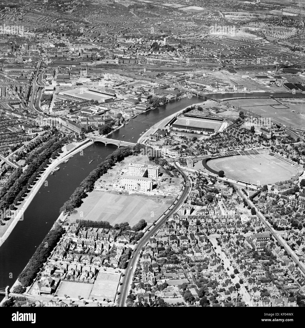 Nottingham, 15. August 1949. Aerofilms Ltd Cellulosenitrat negativ. Aerofilms 'Ansicht von Nottingham Datensätze der Bau des neuen, H-förmige Coun Stockfoto