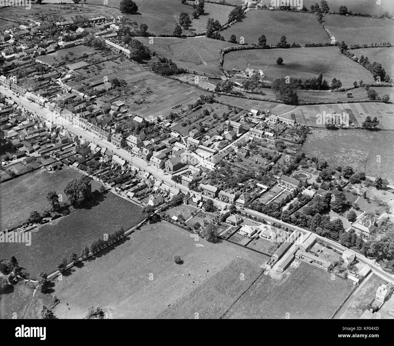 WOOTTON BASSETT, Wiltshire. Luftaufnahme von Coxstalls und die High Street, Juni 1930. Aerofilms Sammlung (siehe Links). Stockfoto