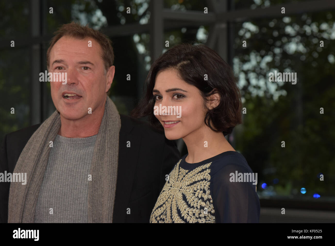 Frankfurt Am Main Deutschland 10 Okt 2017 Sebastian Koch 1962 Deutscher Schauspieler Mit Pegah Ferydoni 1983 Deutsche Schauspielerin Und Voice Schauspielerin Anreisen O Stockfotografie Alamy