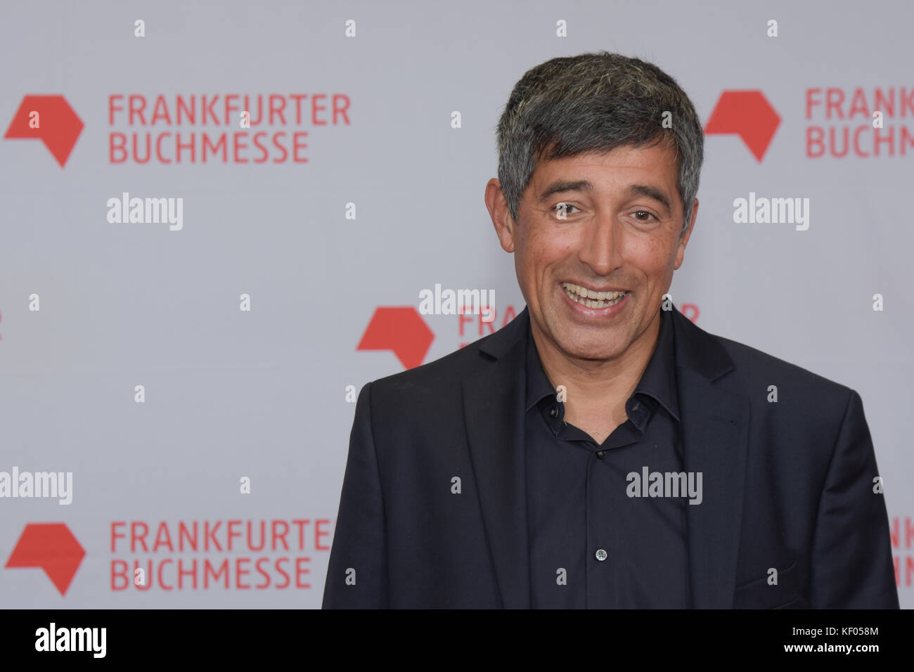 Frankfurt, Deutschland. Oktober 2017. Ranga Yogeshwar (* 1959), deutscher Journalist und fernsehmoderator, trifft auf dem roten Teppich für das Frankfurter Bookfai ein Stockfoto