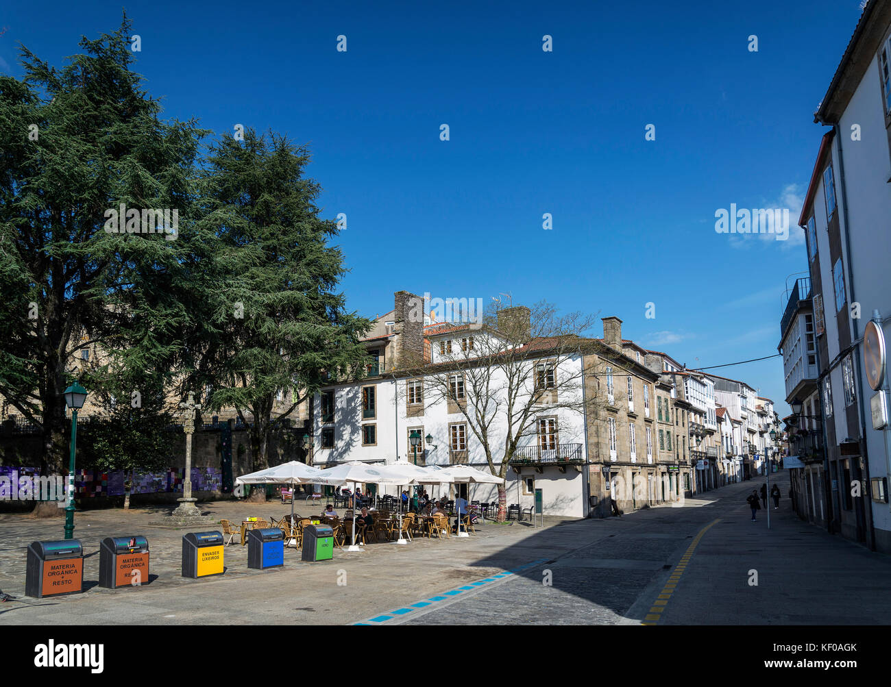 Straßenszene in Santiago de Compostela Altstadt in Spanien Stockfoto