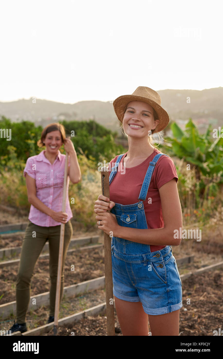 Porträt der glückliche junge Landwirt Stockfoto