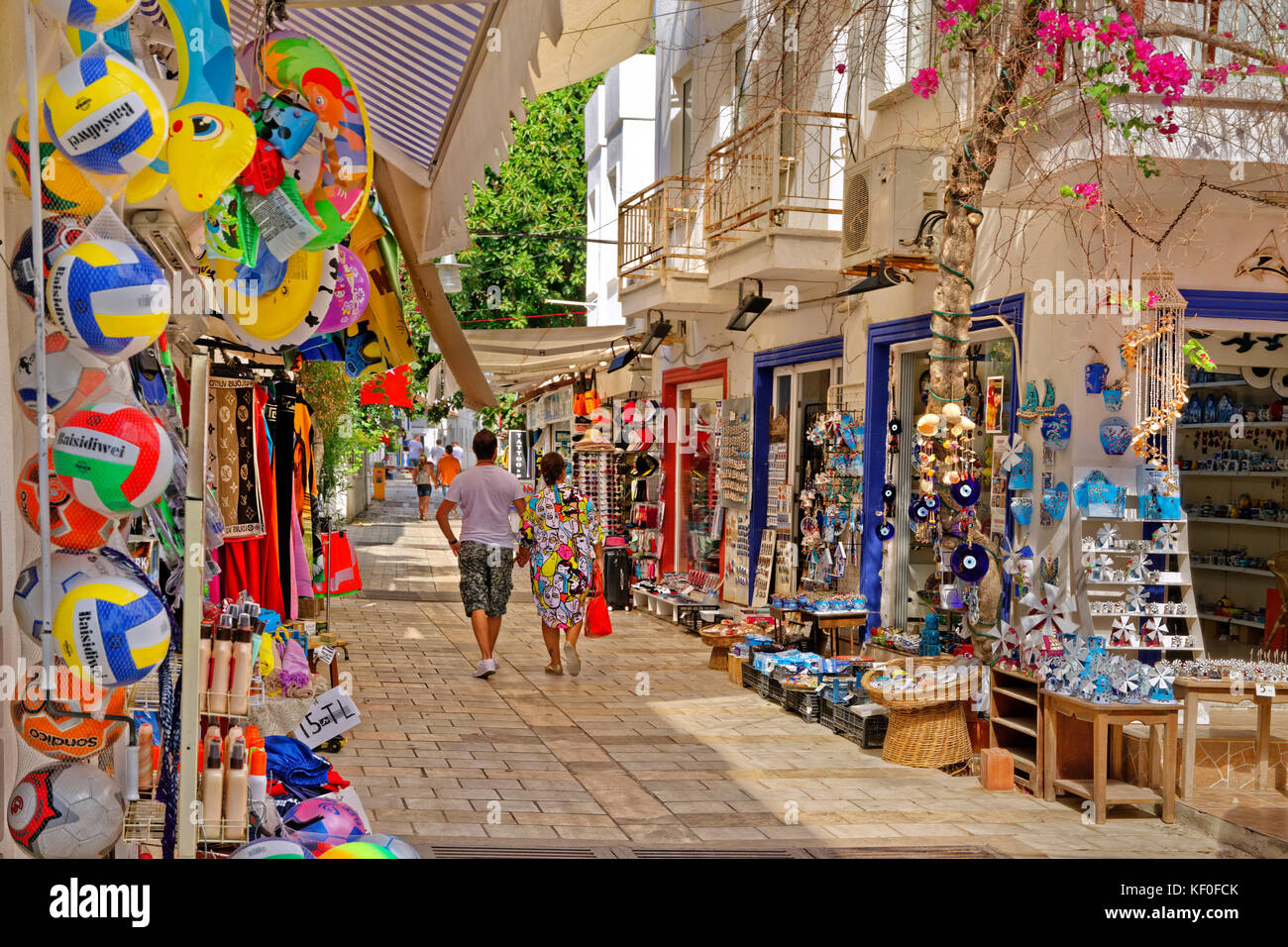 Gassen und Geschäfte der Stadt Bodrum in Mugla, Süden der ...