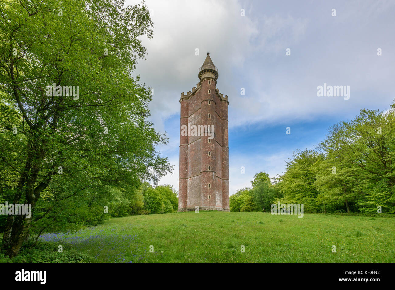 King Alfred's Tower, auch bekannt als The Folly of King Alfred the Great oder Stourton Tower, ist ein Torfsturm in Brewham, Somerset. Stockfoto