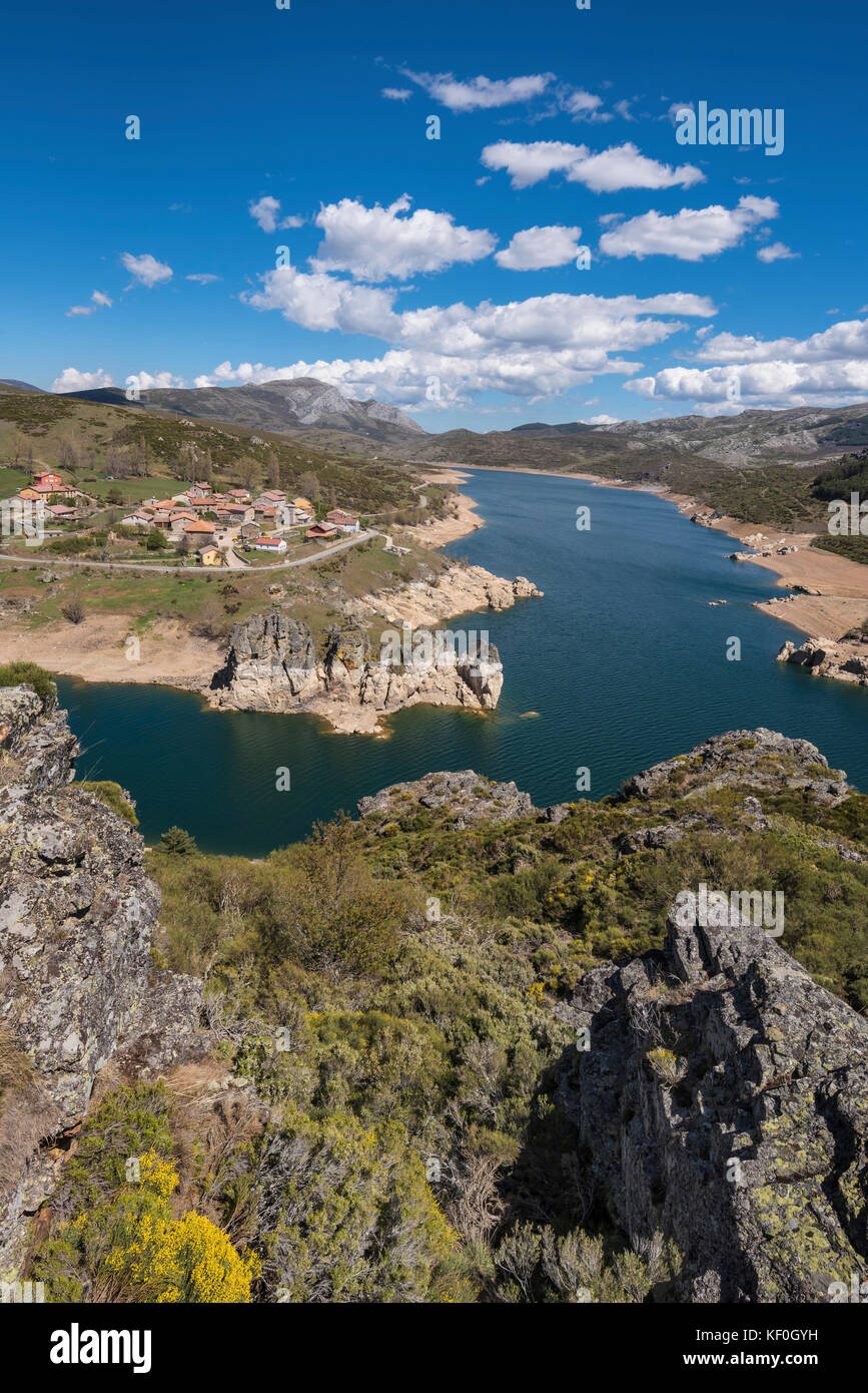 Landschaft des Sees Camporredondo in Castilla y León, Palencia, Spanien. Stockfoto