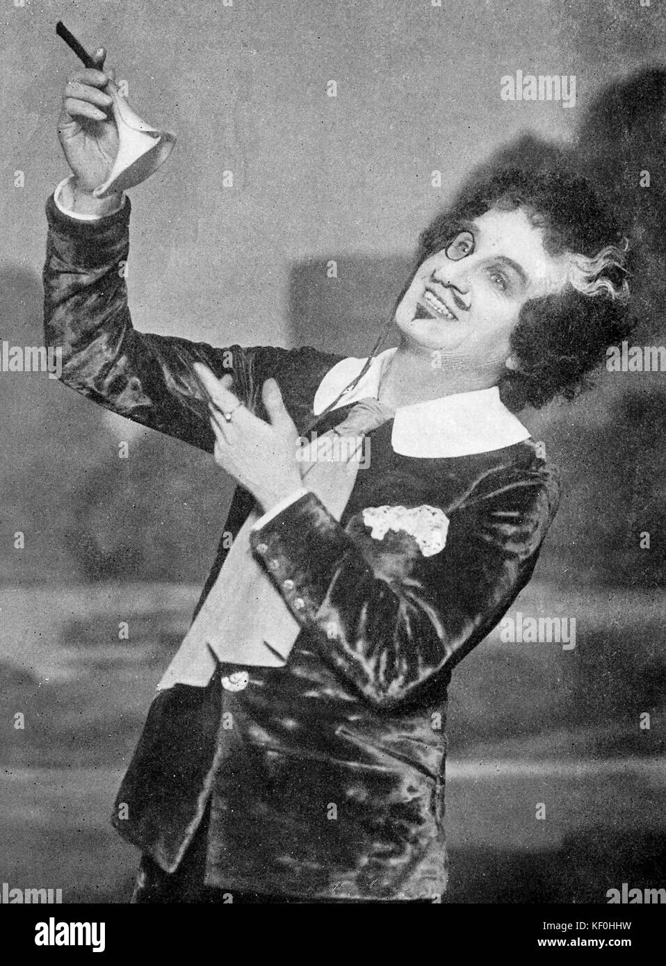 Henry A. Lytton als Bunthorne in "Patience" von Gilbert und Sullivan. Britischer komischer Schauspieler vom 3. Januar 1865-15. August 1936. Schöpfer der führenden Gilbert und Sullivan rollen. Stockfoto