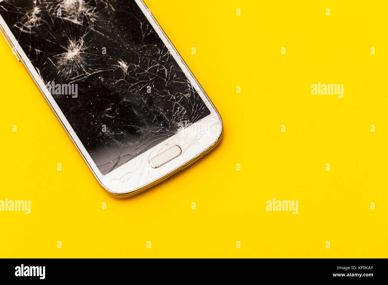 Zertrümmerte shattered zerbrochen Bildschirm eines Mobile Smartphone Stockfoto