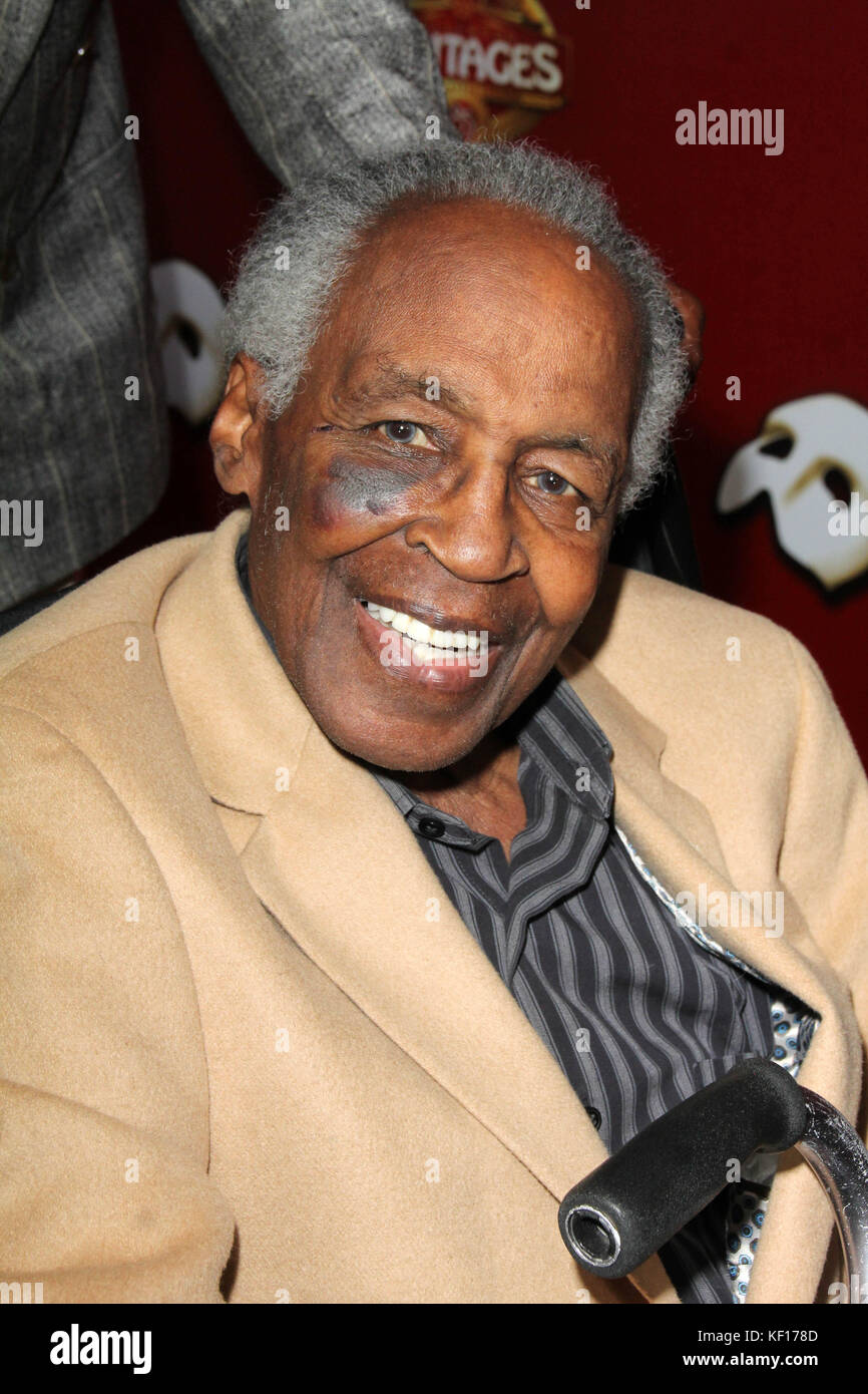 ***DATEIFOTO*** Robert Guillaume am Phantom Der Oper Los Angeles Premiere am Pantages in Hollywood, Kalifornien am 17. Juni 2015. Kredit: David Edwards/MediaPunch Stockfoto