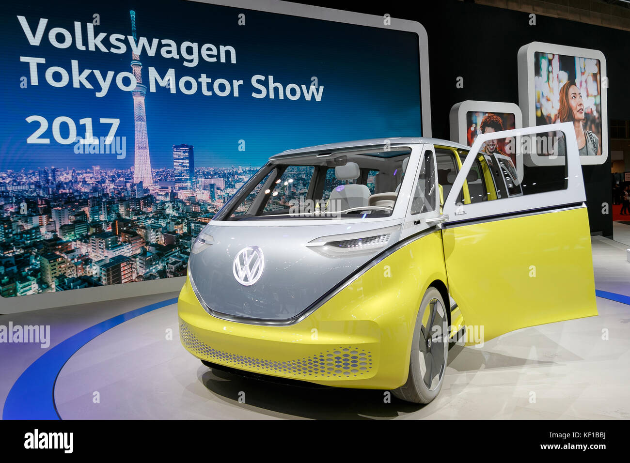 Tokio, Japan. Oktober 2017. Volkswagen Polo-Fahrzeug auf der 45. Tokyo Motor Show 2017 in Tokyo Big Sight am 25. Oktober 2017 in Tokio, Japan. Die Tokyo Motor Show 2017 zeigt neue Mobilitätslösungen von über 153 japanischen und ausländischen Automobilherstellern. Die Ausstellung ist vom 26. Oktober bis 5. November für die Öffentlichkeit geöffnet. Quelle: Rodrigo Reyes Marin/AFLO/Alamy Live News Stockfoto