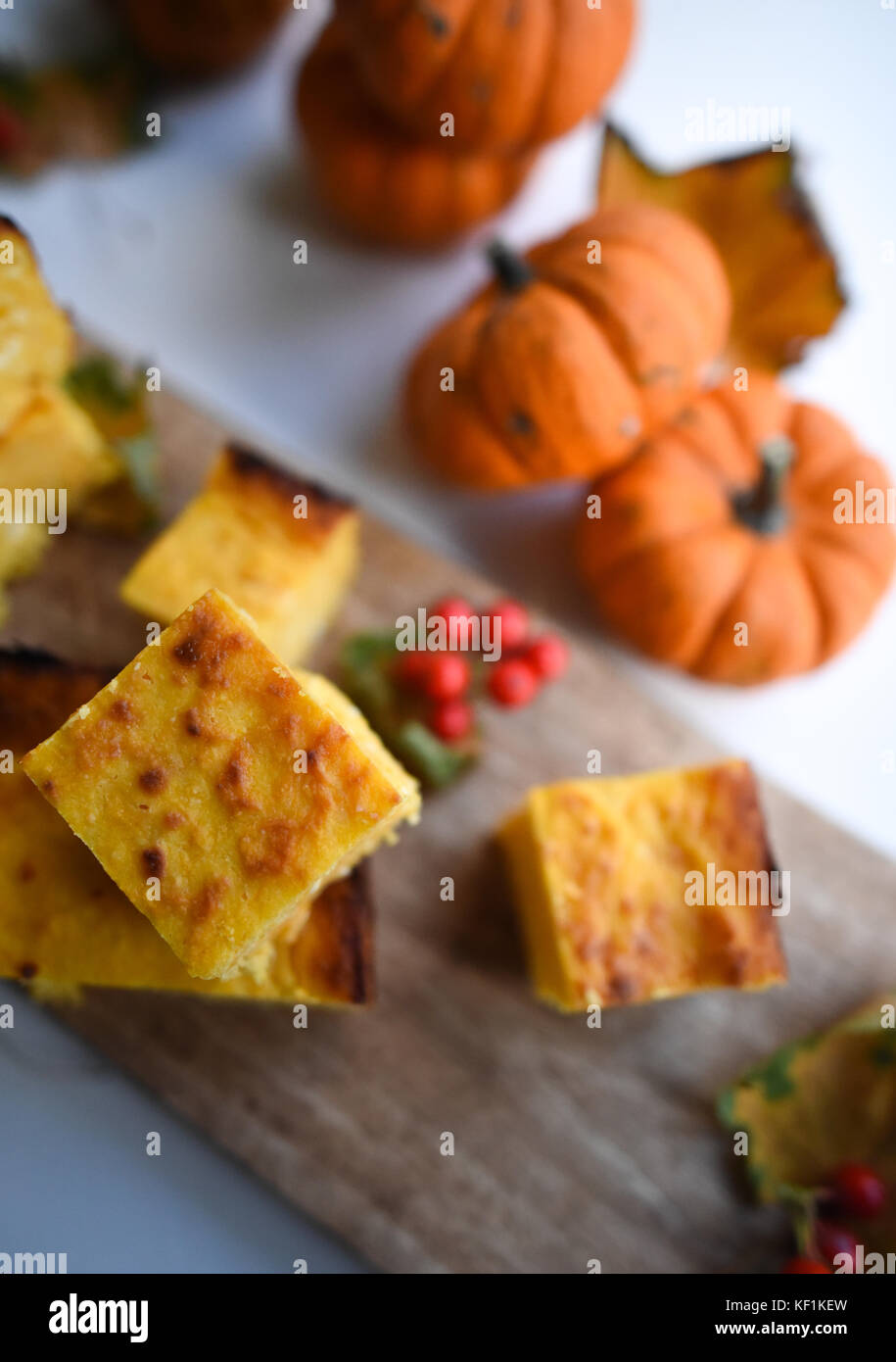 Hüttenkäse und Kürbis Pudding Stockfoto