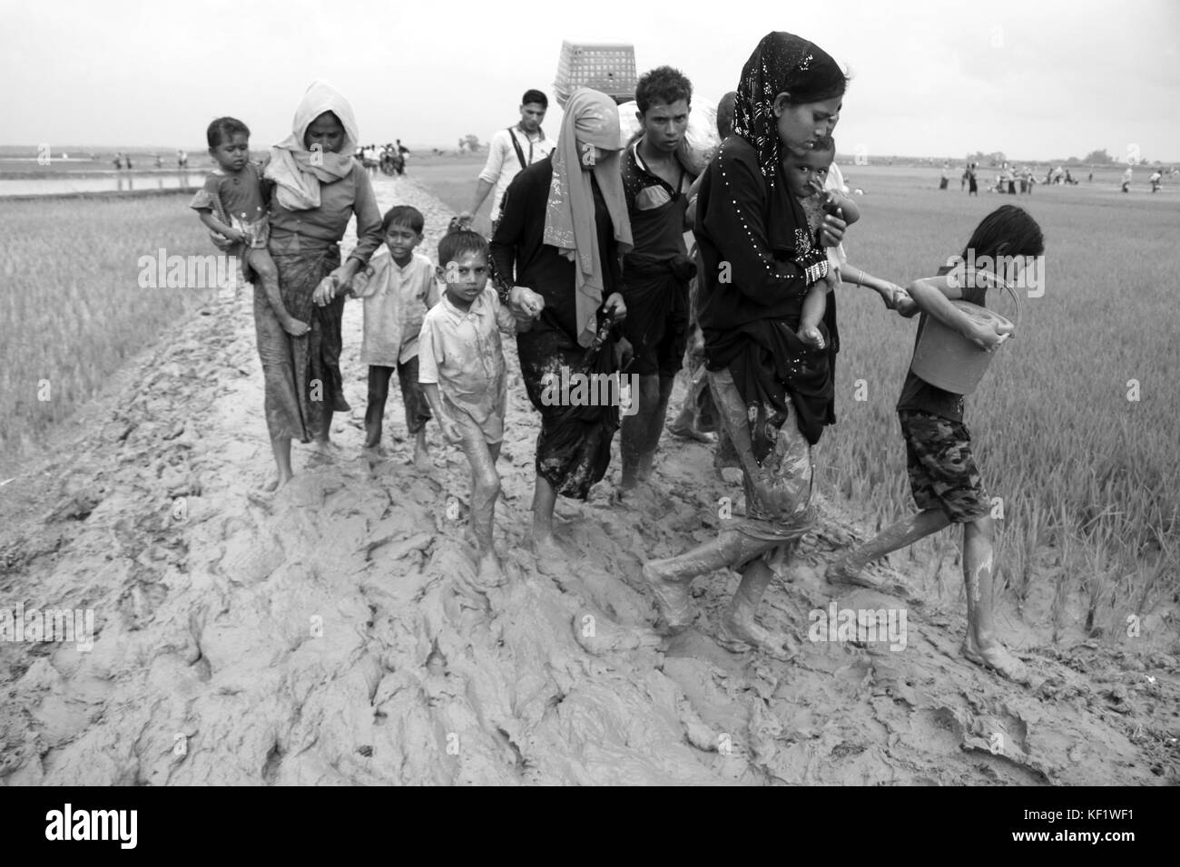 Bangladesch: Rohingya Flüchtlingen, die militärische Operation in Myanmars Rakhine, Bangladesch Gebiet Zuflucht in Cox's Bazar, Bangladesch am 3. September 2017 zu übernehmen. Über eine halbe Million Rohingya Flüchtlinge aus Myanmar Rakhine, Kreuze in Bangladesch seit dem 25. August 2017 nach Angaben der Vereinten Nationen. Der Myanmar militärische Kampagne gegen die Rohingyas begann nach dem Angriff auf mehrere Polizei Beiträge in Rakhine. © REHMAN Asad/Alamy Stock Foto Stockfoto