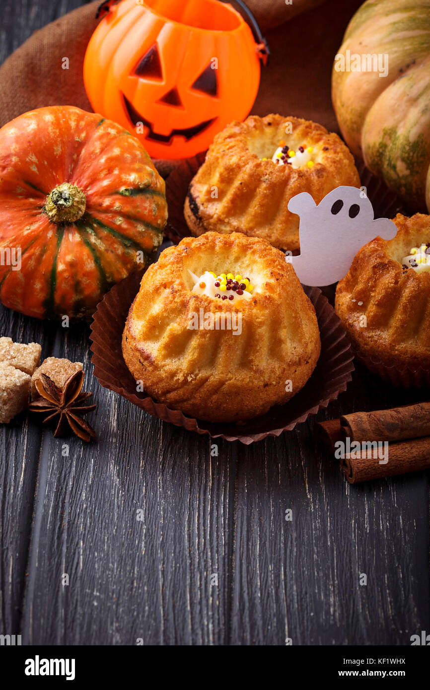 Halloween Kürbis Cupcakes Stockfoto