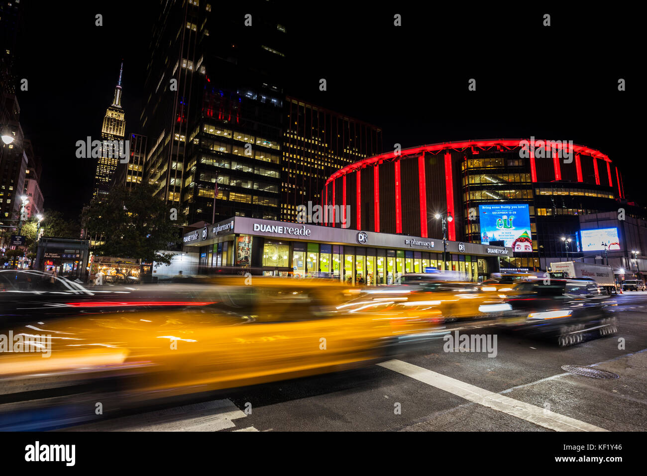 Empire State Building und Medison quadratischen Garten bei Nacht, New York City Stockfoto