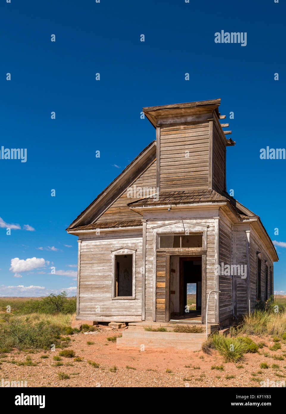 Verlassenen ländlichen Presbyterianische Kirche im Jahr 1908 in der Neuen Wüste in der Nähe von Taiban, New Mexico, USA gebaut. Stockfoto