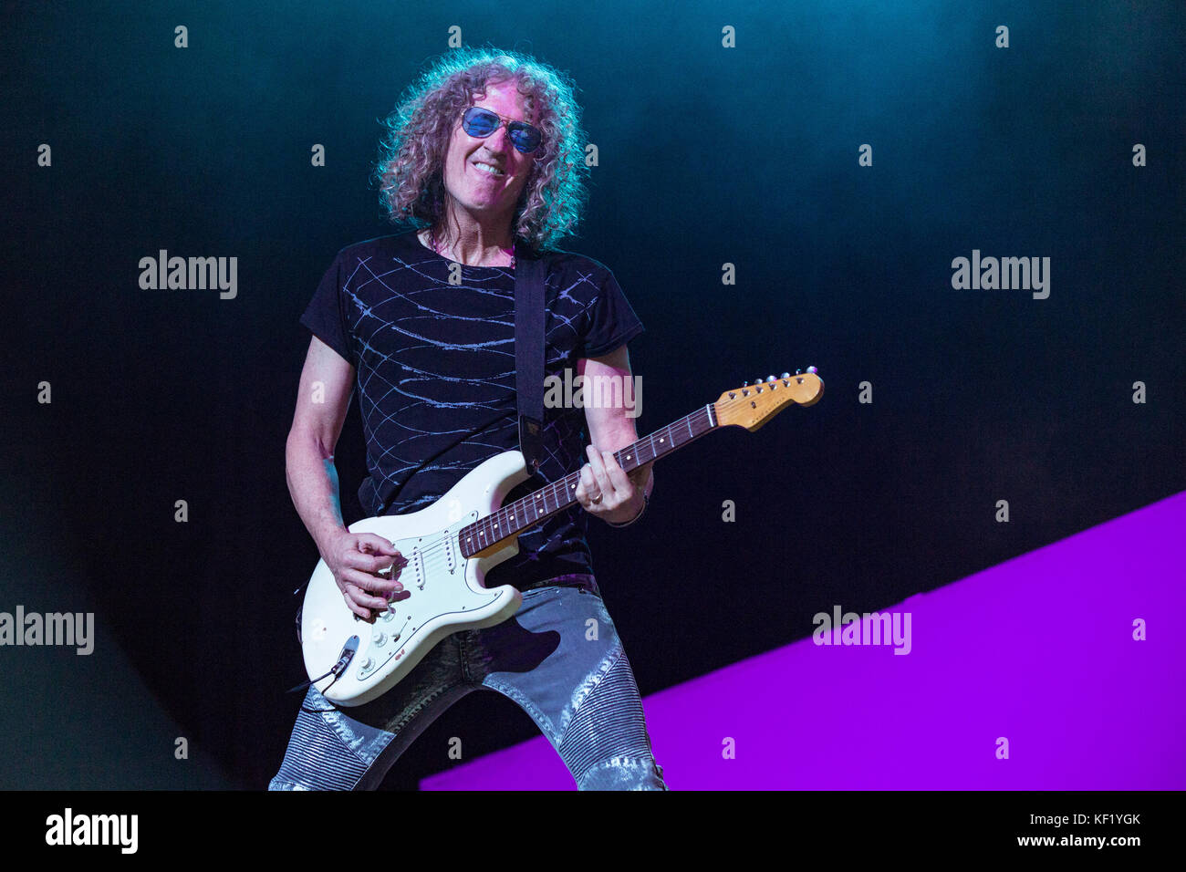 ABBOTSFORD, Kanada. 22 Okt, 2017. Britisch-amerikanische Rockband Foreigner im Abbotsford Zentrum in Abbotsford, BC, Kanada. Credit: Jamie Stockfoto