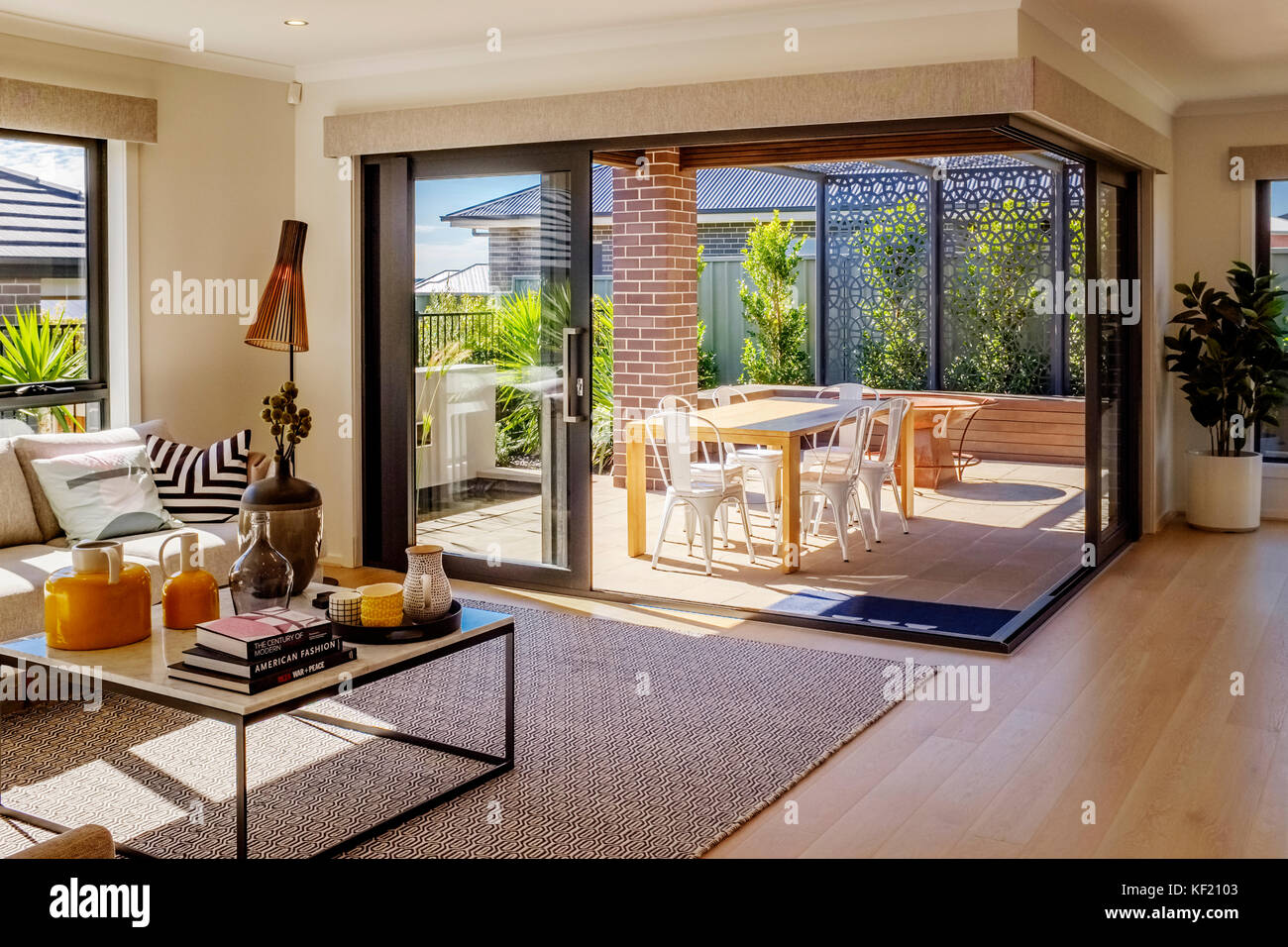 Die Unterhaltung Im Freien Terrasse Eines Modernen Australischen Home Die Neusten Trend Dekorationen Und Zubehor Mit Stockfotografie Alamy