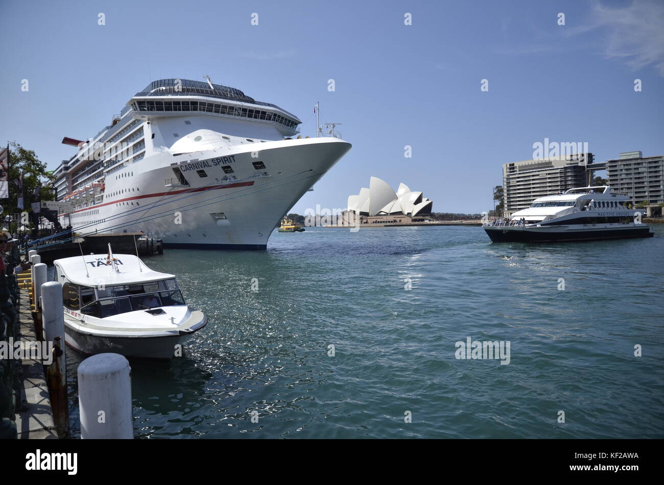 Kreuzfahrtschiff Carnival Spirit am heimischen Hafen von Sydney, Australien. Das im Jahr 2001 ins Leben gerufen wurde und bei kvaerner Masa in Helsinki, Finnland Stockfoto