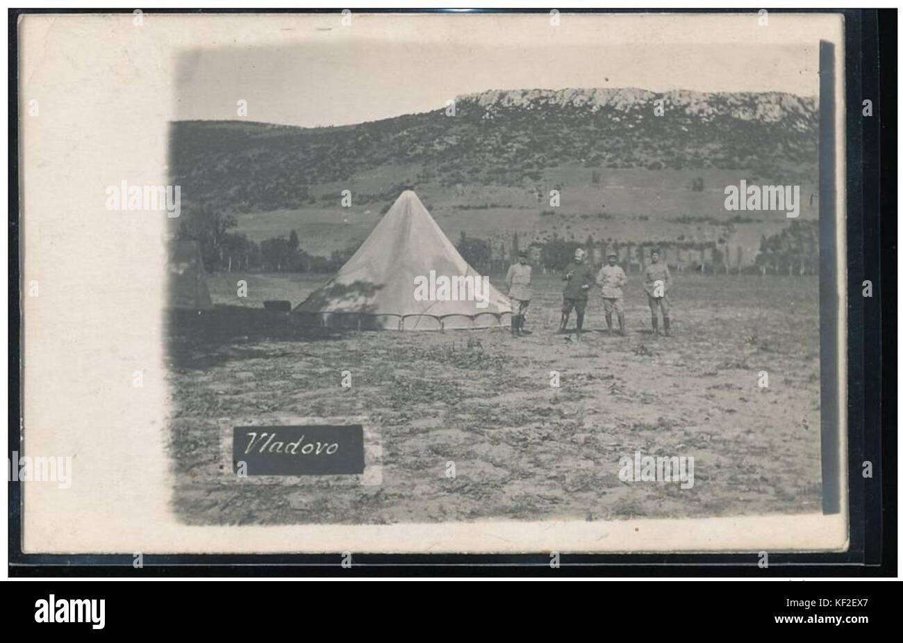 Ein Bild, das Soldaten der Entente-Truppen in Vladovo darstellt und die militärische Beteiligung in der Region während eines historischen Konflikts darstellt. Stockfoto